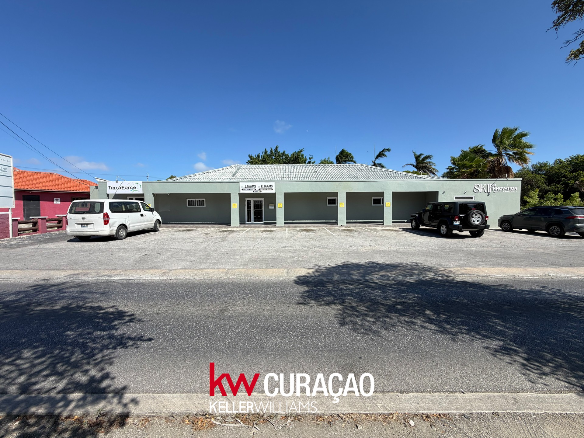 Spacious office/business location for rent in Mahaai photo 1