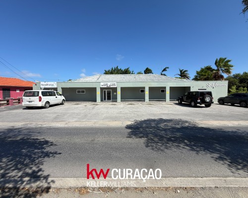 Spacious commercial location in central Mahaai for rent Spacious commercial location in central Mahaai for rent