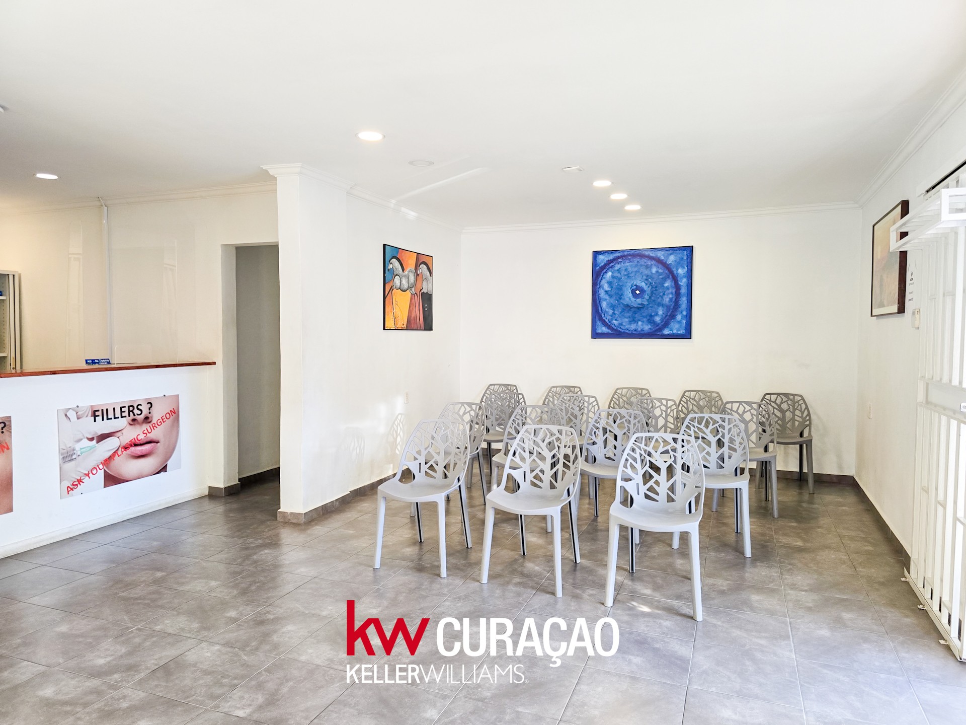 Spacious office/business location for rent in Mahaai photo 4