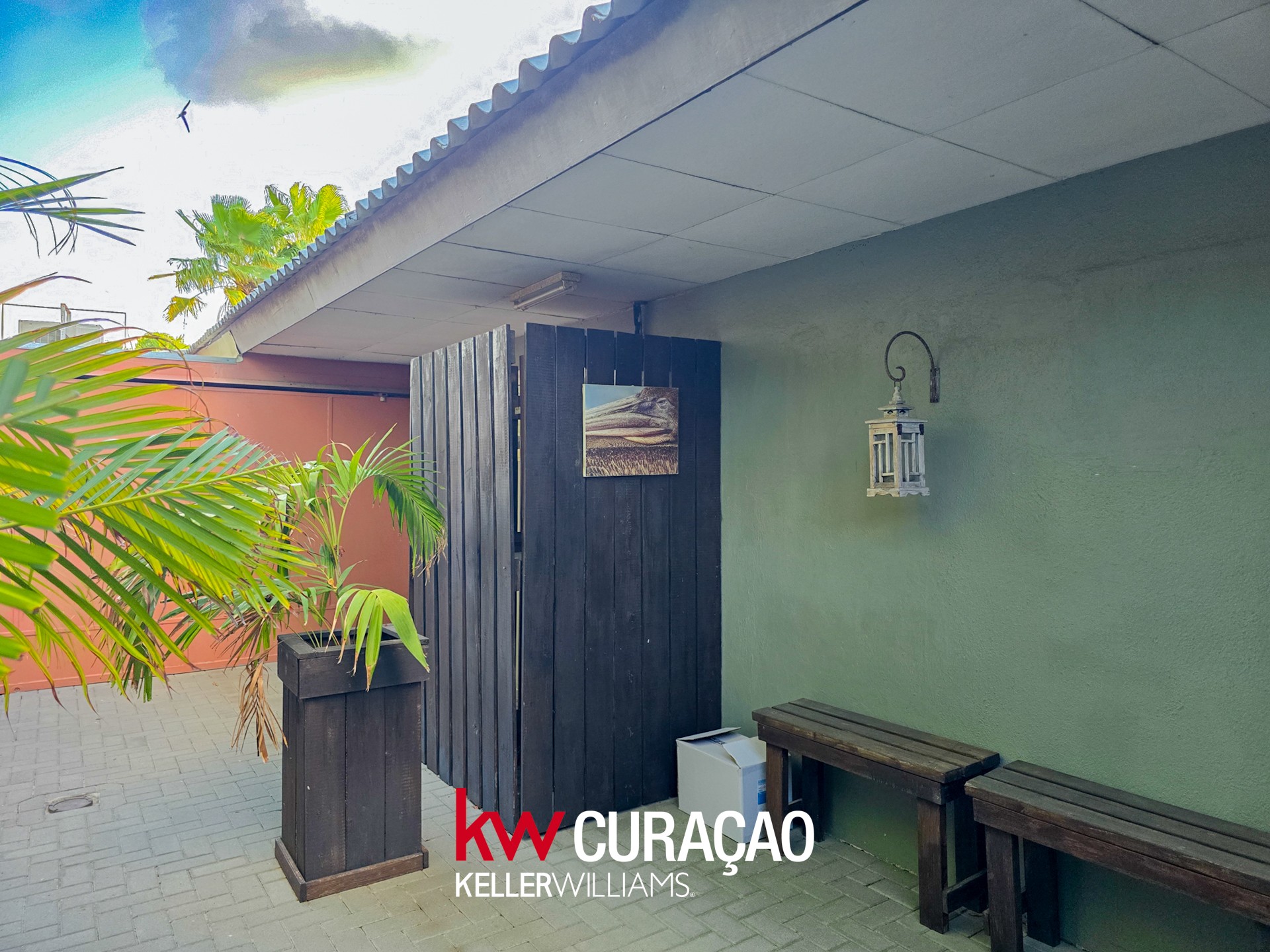 Spacious office/business location for rent in Mahaai photo 19