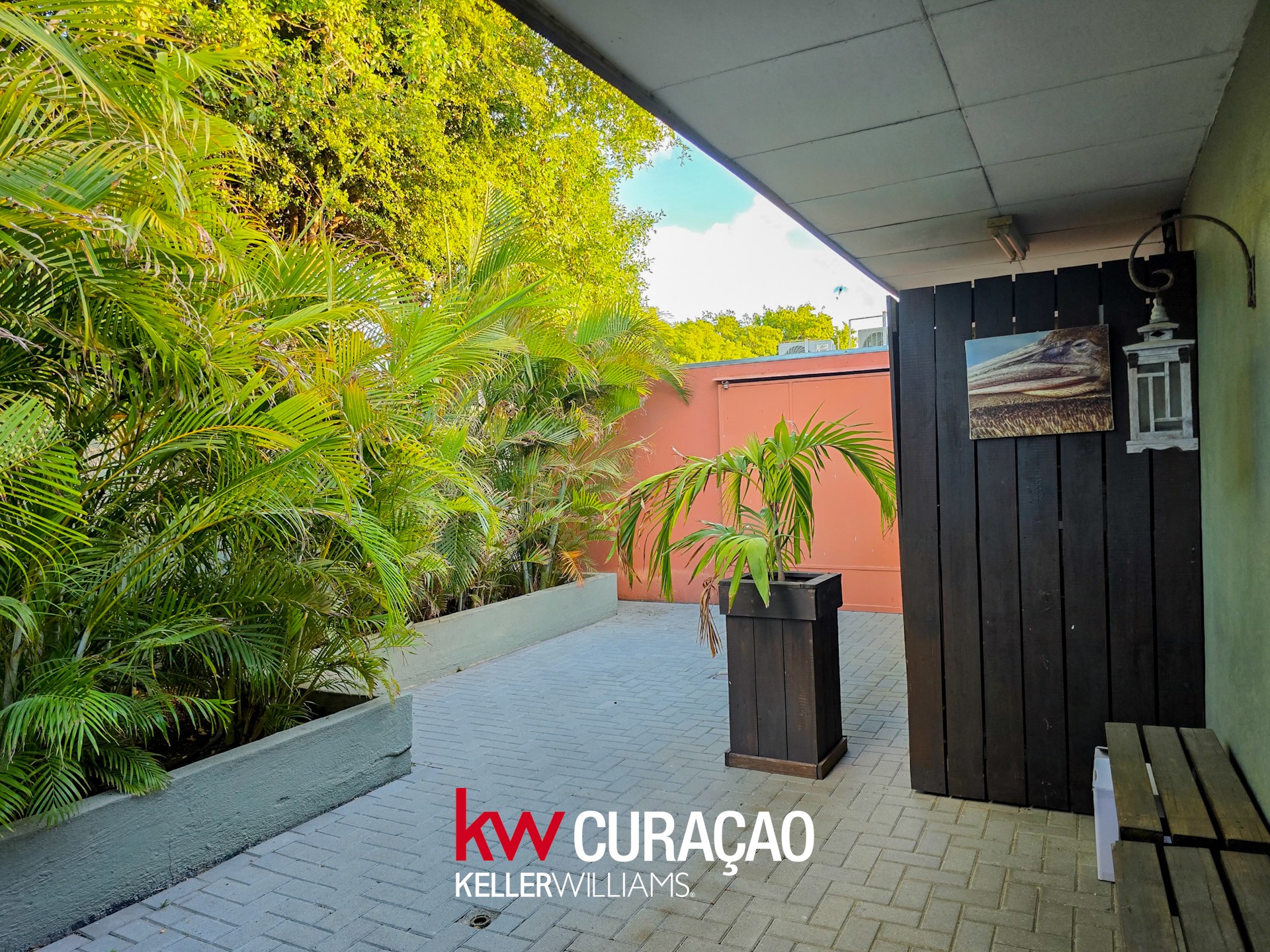 Spacious office/business location for rent in Mahaai photo 18